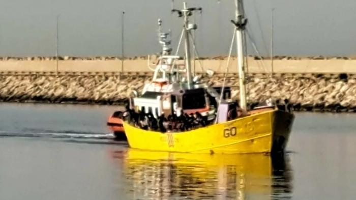 Scontro a Chia, diciottenne travolta sul sup da un barchino di migranti: &egrave; grave 