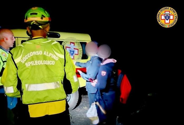 Colpito da un fulmine in zona vietata sull'Etna: morto un turista trentenne 