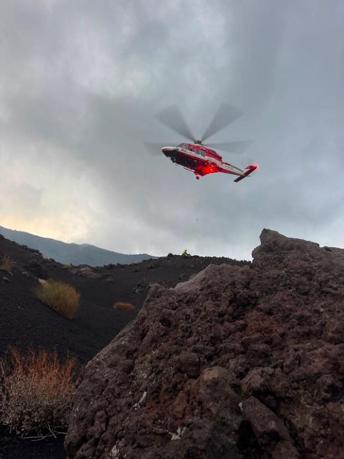 Il turista statunitense folgorato da un fulmine nella Valle del Bove: il viaggio da solo e il cellulare bruciato
