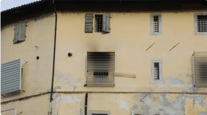Pordenone, detenuto di 19 anni muore intossicato dopo un incendio in cella