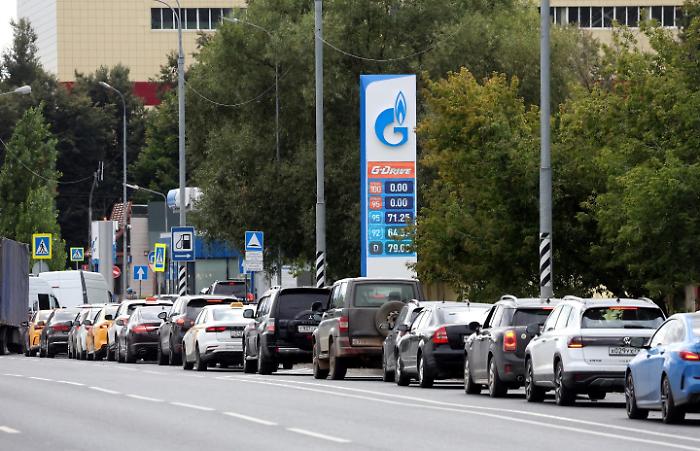 La Russia, secondo produttore al mondo di petrolio, costretta a importare la benzina a causa dei raid dell'Ucraina