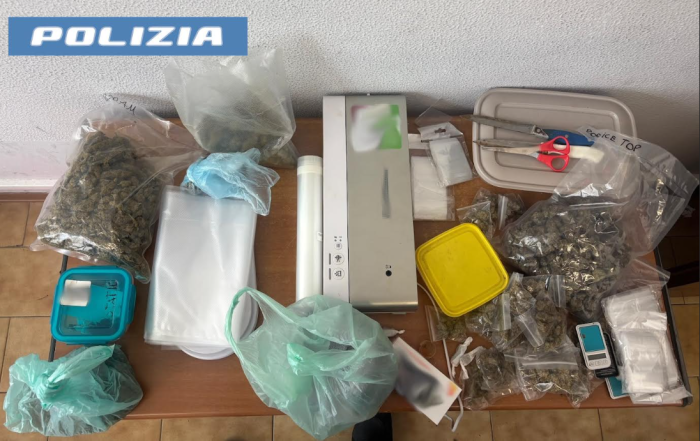 Catania, tenta di fuggire con un borsone pieno di droga: arrestato 24enne