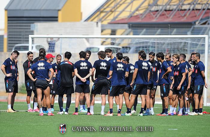 Catania, tre giorni al via: Longo studia l'undici