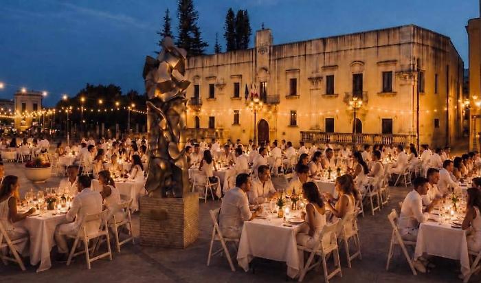 Cena in bianco nella piazza del Gattopardo, solidariet&agrave; per gli animali dell&rsquo;Oasi Ohana 