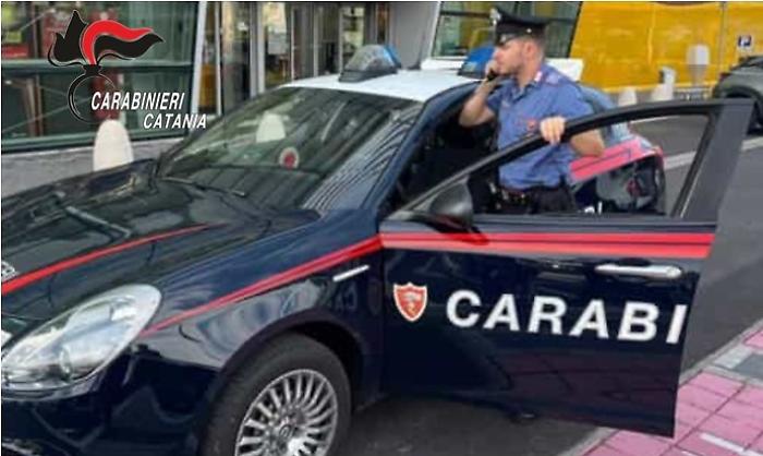 Ruba in un supermercato di via Lineri ma lascia sul posto il cellulare: denunciato un 39enne incensurato