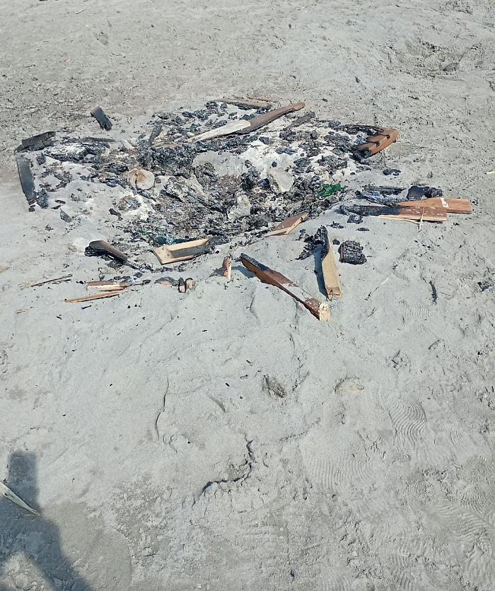 Petrosino, incendio al litorale Torrazza: bruciata la casetta dei volontari