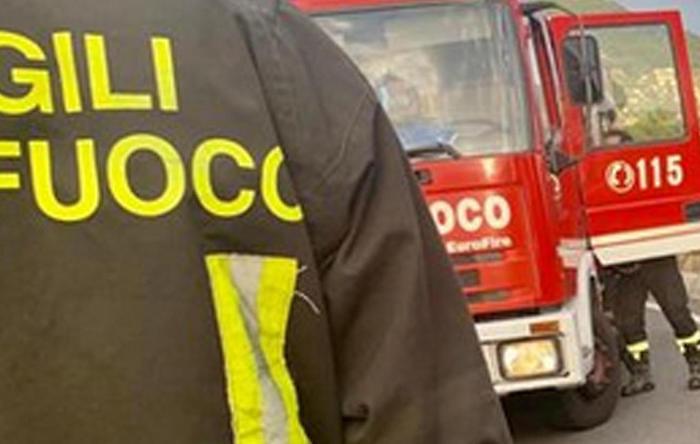 Coppia festeggia anniversario a Gela, nel frattempo un  incendio distrugge la loro casa in Lombardia