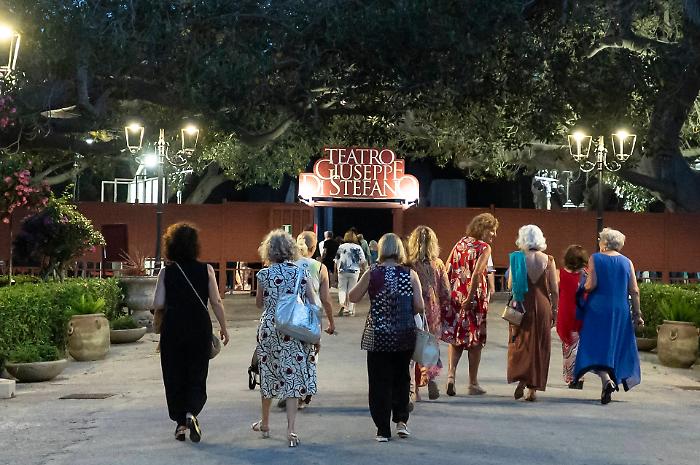 Lo swing torna a casa: l'omaggio all'ironia di Lelio Luttazzi con Gianluca Guidi e Arco Big Band