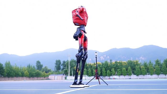 La macchina supera l'uomo: Lightning corre i 100 metri in 9,32 secondi (pi&ugrave; veloce del record di Bolt)