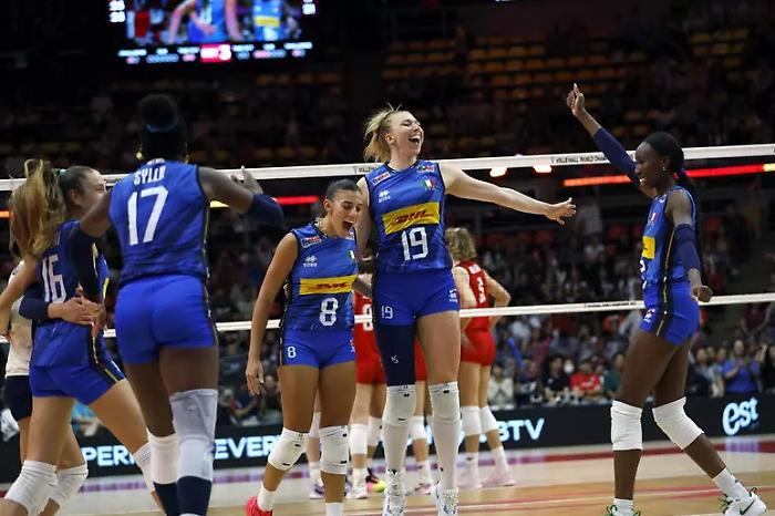 Un'Italia all'insegna del tre: tris azzurro, Svezia ko 3-0 e primo posto blindato