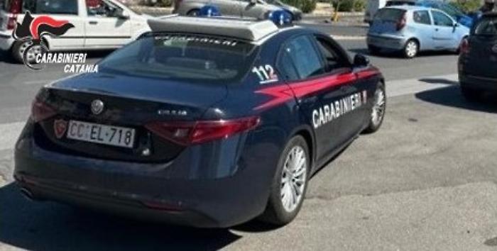 Gli rubano l'auto e gli chiedono 600 euro come cavallo di ritorno, giovane denuncia e fa arrestare il ladro