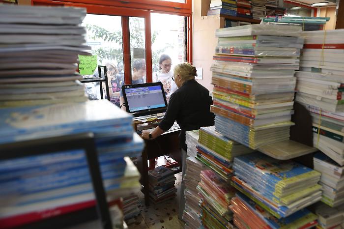 Scuola sempre pi&ugrave; cara: tra libri, zaini hi‑tech e griffati spesa prevista fino a 1.300 euro a studente