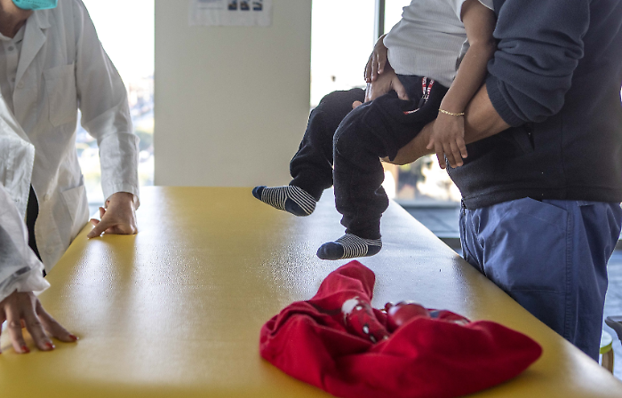 Difterite, altri dieci positivi nella famiglia della piccola vittima: nuovo appello dei medici ai vaccini