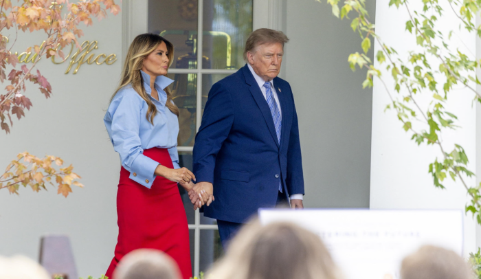 Trump su Truth: "L'Iran sta completamente collassando"