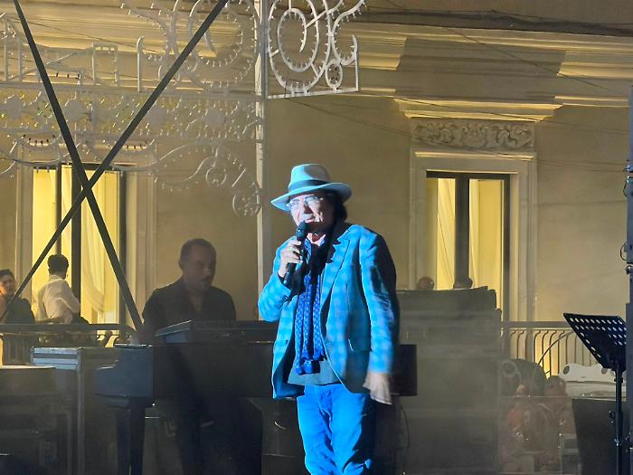 Aci Sant'Antonio in festa: Al Bano fa il pienone in piazza Maggiore 