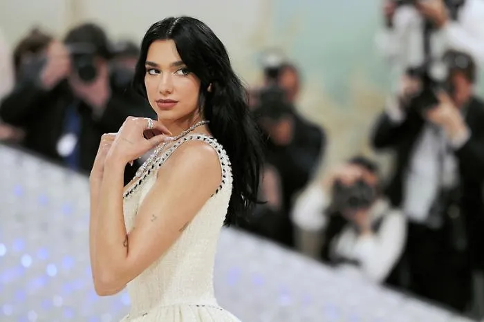 Dua Lipa a Sanremo 2027: Stefano De Martino tenta il colpaccio internazionale