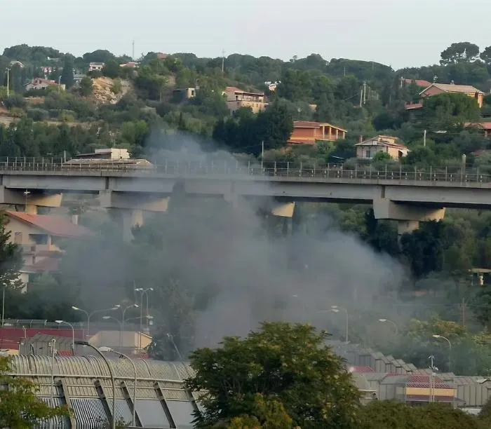 Rivolta nel Cpr di Pian del Lago a Caltanissetta: padiglione dato alle fiamme per fermare i rimpatri