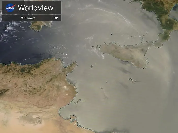 Il pulviscolo sahariano invade la Sicilia: la nube di sabbia visibile nelle immagini satellitari della NASA