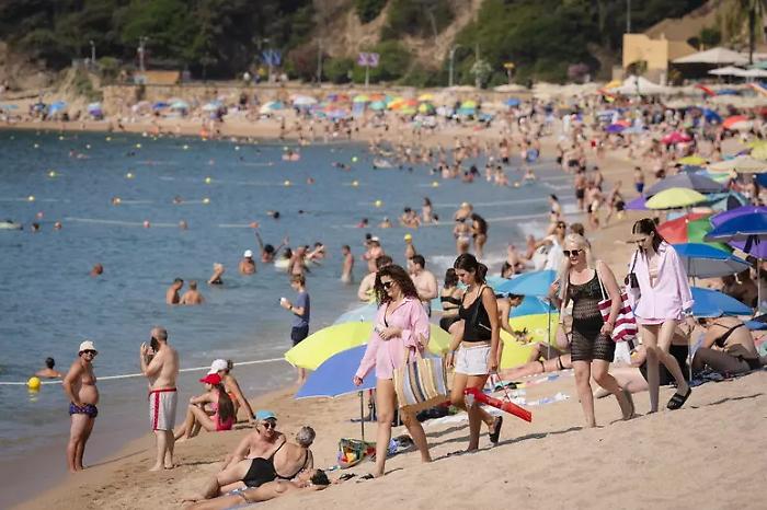 Caldo, la Sicilia continua a "scuocere": allerta rossa in tre citt&agrave; e non &egrave; ancora finita