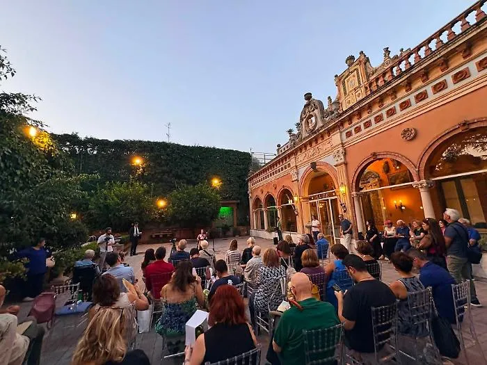 "Radice Poesia" a Villa Manganelli Biscari: 35 poeti etnei e il sussurro dell'Etna