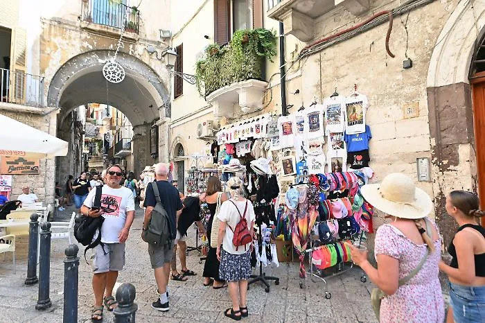 Troppo caldo e sempre pi&ugrave; italiani scelgono vacanze a settembre: brevi "fughe" in citt&agrave; d'arte e mare