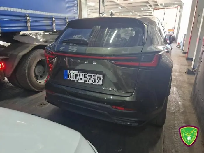 Supercar clonate e pronte per il mercato nero: sventato maxi traffico di lusso al porto di Palermo