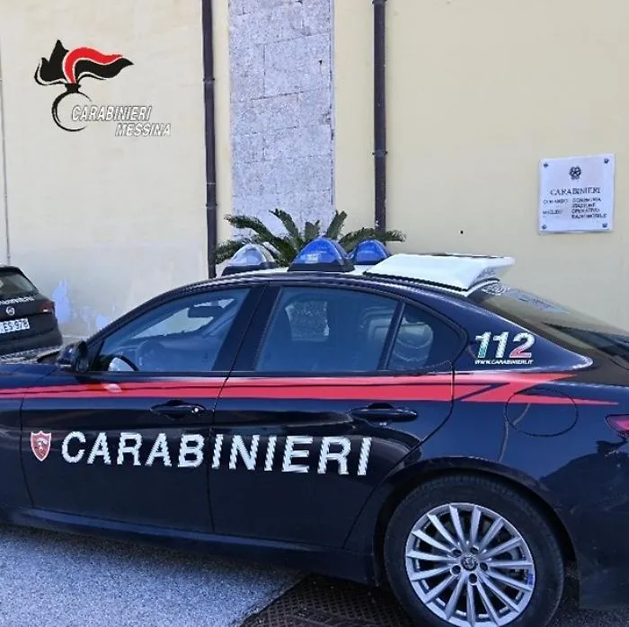 Pugno in volto alla moglie davanti al figlio minorenne: arrestato un 54enne a Milazzo