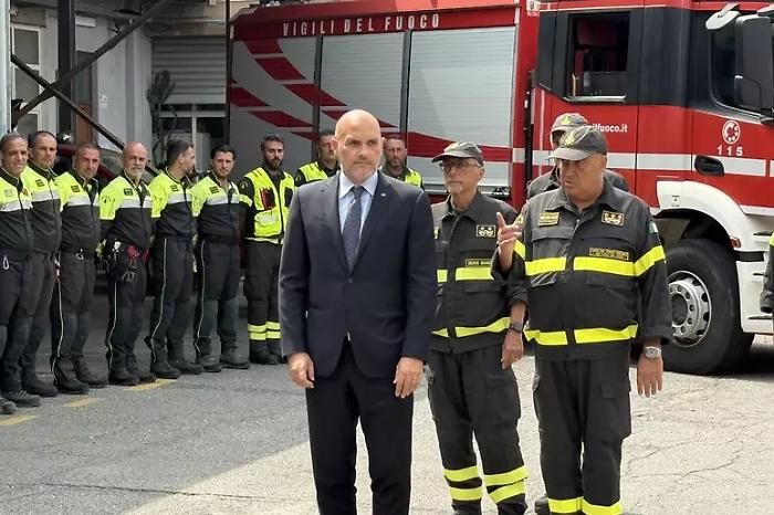 L'intervento dei vigili del fuoco nel crollo di Pistunina, Prisco a Messina: "Fondi Pnrr per una nuova sede negli ex magazzini Gazzi"