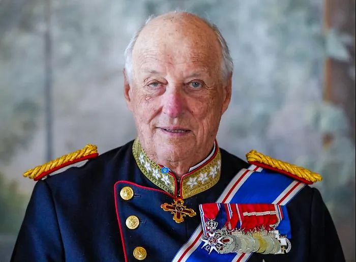 Harald V, il re marinaio norvegese amato dal popolo. E che spos&ograve; una borghese