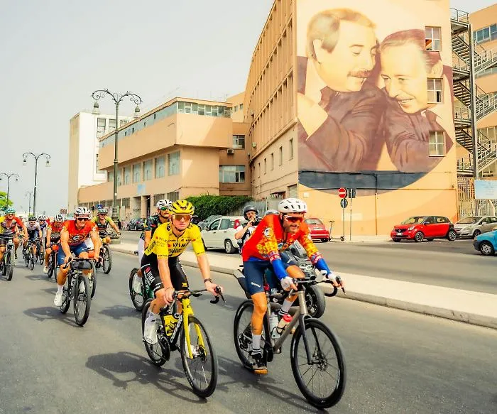 In pedalata con Falcone e Borsellino nel cuore: la corsa di Jovanotti conquista Palermo