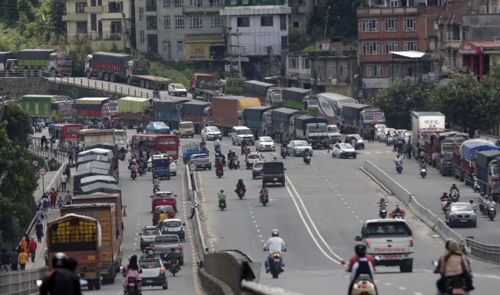 Farnesina a Kathmandu per i connazionali: ricerche dei tre dispersi e allerta inondazioni al valico di Gyirong