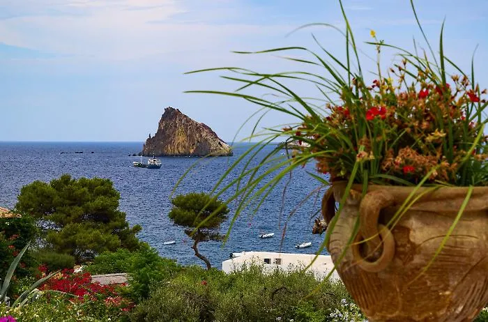 Boom di traghetti nell'estate 2026: Sicilia ed Eolie grandi protagoniste delle vacanze italiane