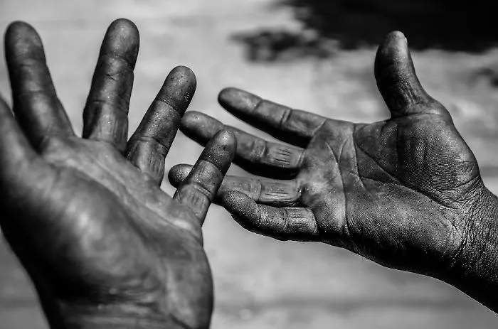 Truffa sui visti e finti contratti di lavoro per fare entrare 80 stranieri  illegalmente in Italia