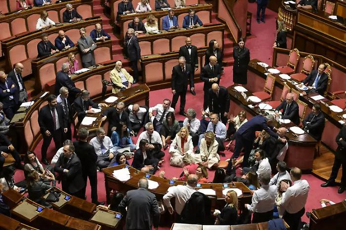 Premierato, spunta l'ipotesi ballottaggio: il centrodestra studia la svolta sulla legge elettorale  (anche in funzione anti Vannacci)