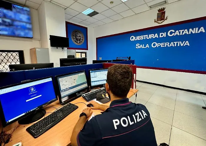 Caricava in auto merce non pagata al supermercato: bloccato e denunciato 