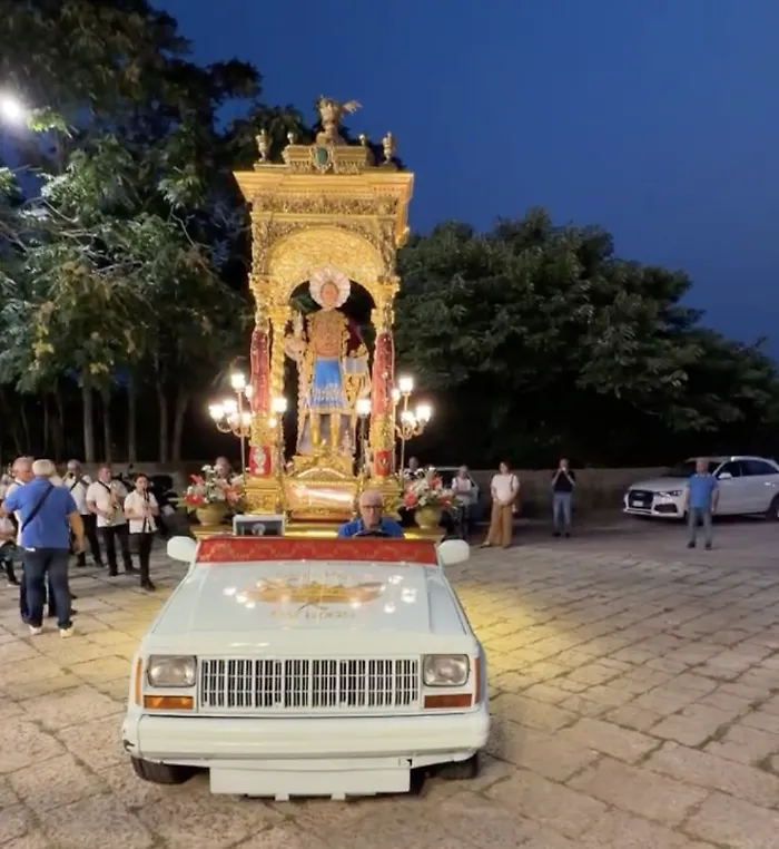 San Vito a Chiaramonte, sul palco Enrico Guarneri