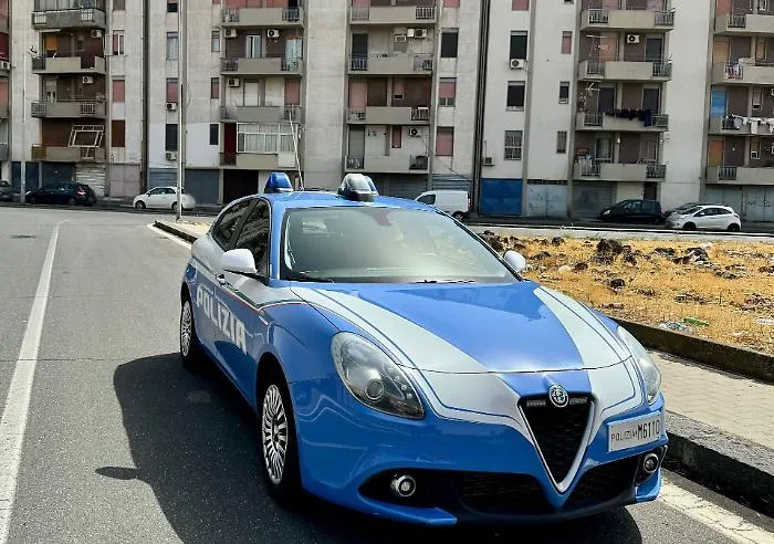 Spari all'alba in via Galermo: colpita e danneggiata un'automobile