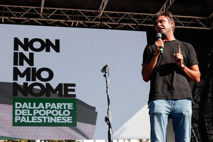 Alessandro Di Battista, ritratto di un ribelle: dall'ortodossia grillina alla polvere del mondo