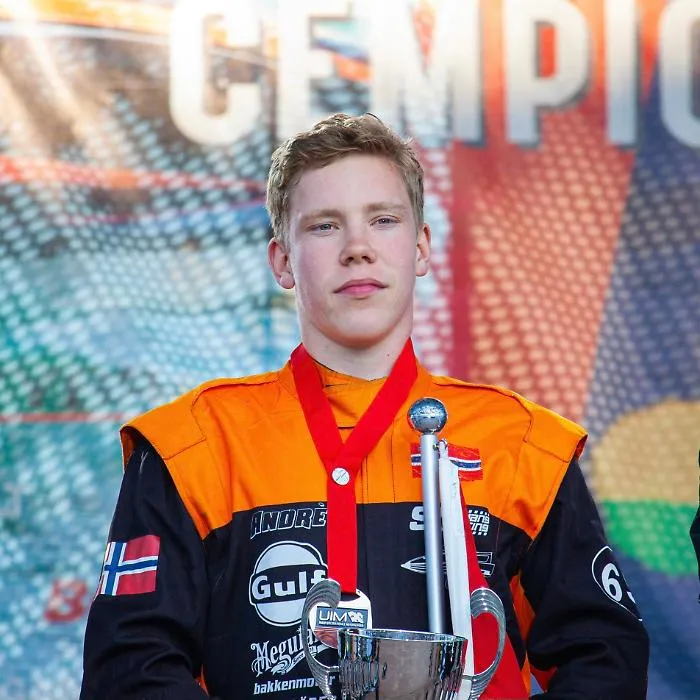 Dramma sul Po: scontro nel Mondiale di Formula 2, grave il pilota norvegese Solvang