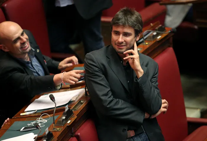 Di Battista &egrave; grave non pu&ograve; tornare: a Cuba andranno i medici del Gemelli | Le condizioni