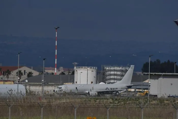 Sterpaglie in fiamme a Sigonella: Nas invita a evitare l'area