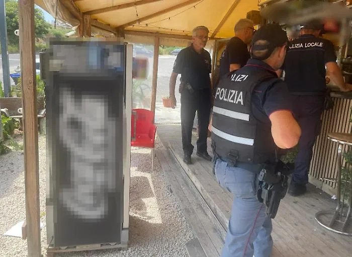 Catania, blitz a Librino e San Giorgio: sanzioni a paninerie e chioschi, 122 persone identificate