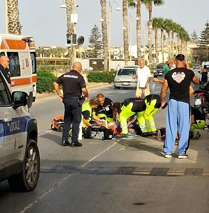 Grave incidente a Donnalucata, anziano ciclista cade a terra dopo un dosso