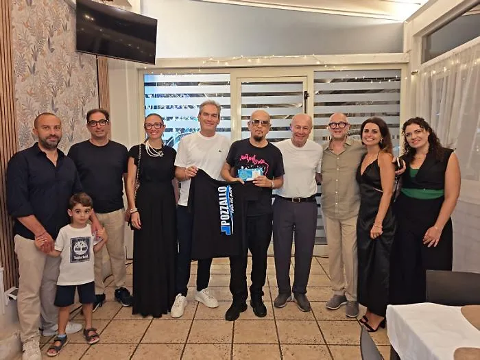 Pozzallo in festa per il concerto di Enrico Ruggeri: musica ed emozioni conquistano il grande pubblico