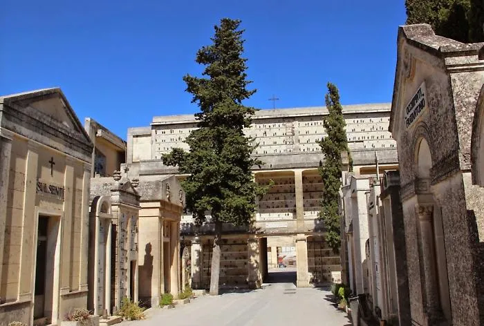 Cimitero storico di Modica, il comitato incalza Comune e Regione