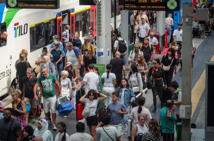 L'Istat: popolazione in calo, senza figli e pi&ugrave; anziana: nel 2080 oltre 13 milioni di residenti in meno in Italia
