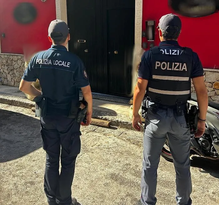 Abusivismo a Catania tra ambulanti e strutture ricettive: sequestrati oltre 270 kg di frutta e due denunciati