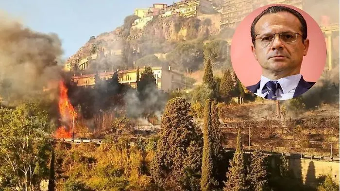 Incendio sotto controllo. De Luca: &laquo;Grazie a chi ha lavorato sul campo&raquo;