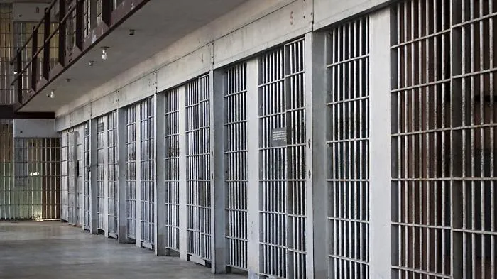 Agenti aggrediti, telecamere distrutte: nuova notte di tensione in carcere