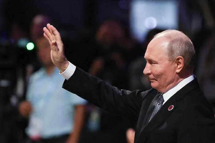 Putin: &laquo;Ammiriamo il coraggio e la determinazione dell&rsquo;Iran&raquo;